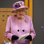 La reina Isabel II pasa una noche ingresada en el hospital y cancela su viaje a Irlanda