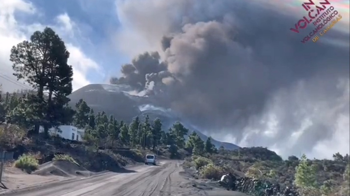 Nuevo derrumbe en el cono principal del volcán de La Palma