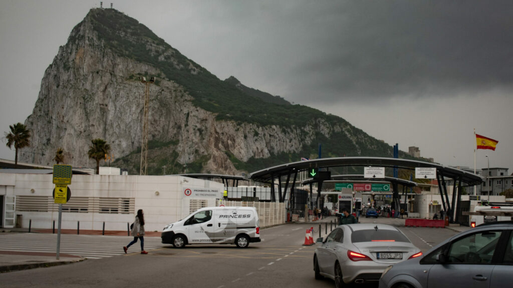 Se reaviva la 'guerra de las fronteras' en Gibraltar y el Peñón anuncia una reforma de los accesos