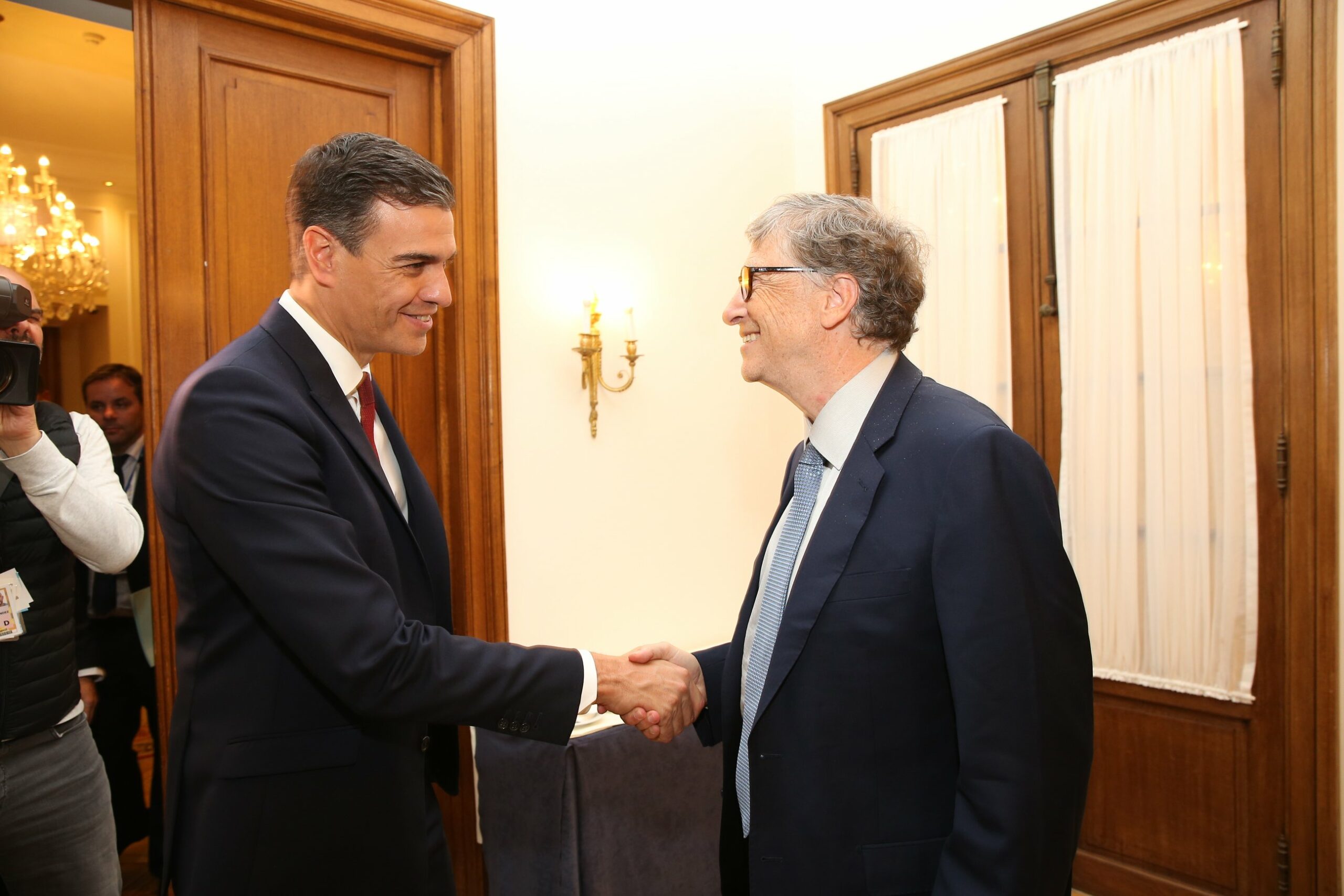 Pedro Sánchez y Bill Gates, reunidos en 2018 para coordinar estrategias de Cooperación Española con la Fundación Bill y Melinda Gates