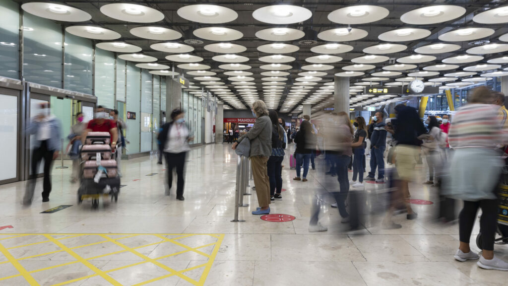 España sólo admitirá pasajeros de Reino Unido con certificado de vacunación