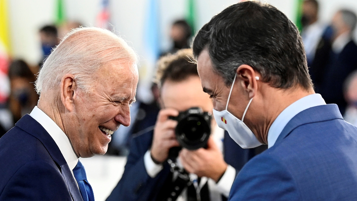 Sánchez y Biden conversan al inicio de plenario de la cumbre del G20