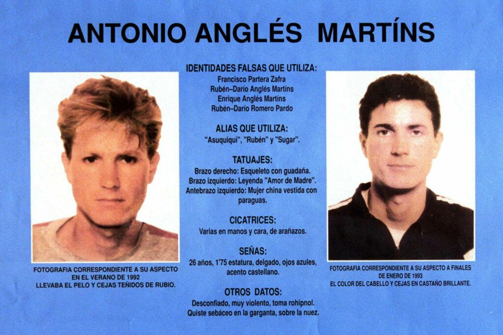 Cartel con las características de Antonio Anglés Martíns por el crimen de Alcàsser. EFE