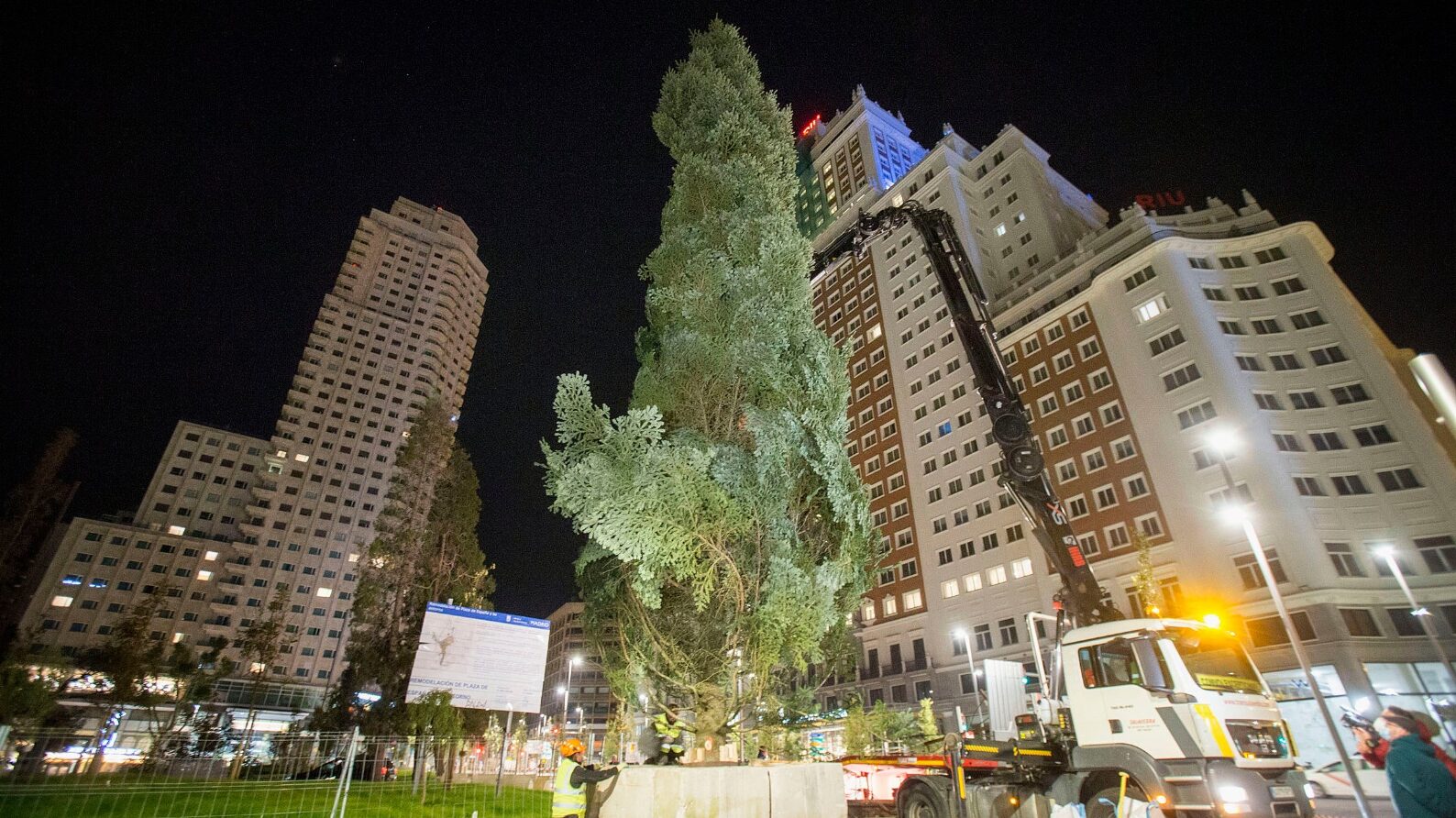 Las luces de Navidad se encenderán en Madrid el día 26 y habrá un abeto de 18 metros