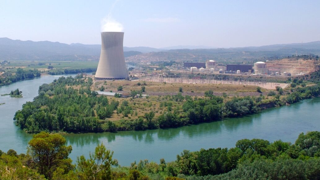 Detienen a tres hombres por intentar robar en la central nuclear de Ascó