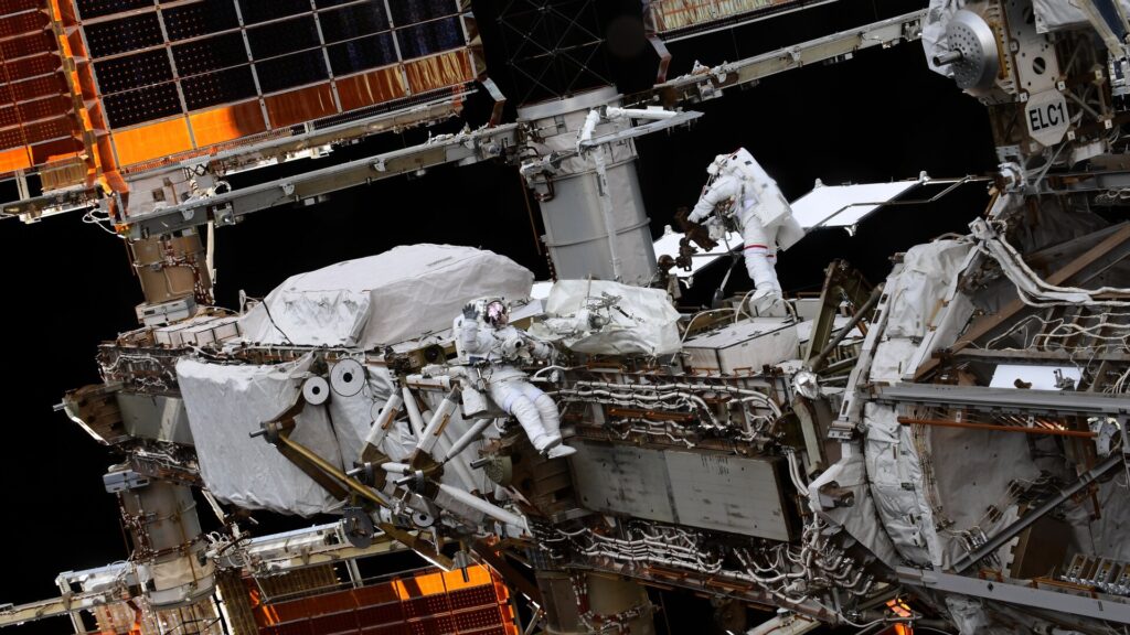 Vuelve a la Tierra tras seis meses en el espacio la tripulación de la séptima misión comercial de la NASA