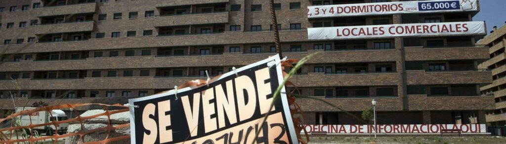 Cartel de se vende vivienda