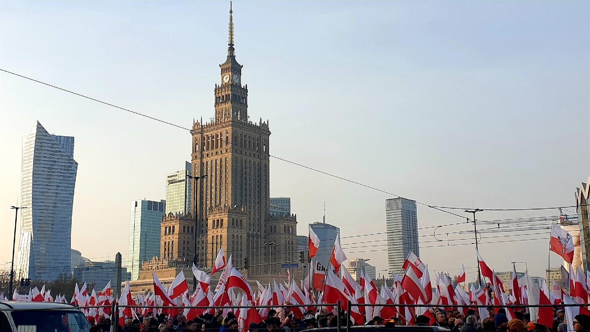 Crece la tensión con Bielorrusia: ultras polacos protestan contra la llegada de inmigrantes