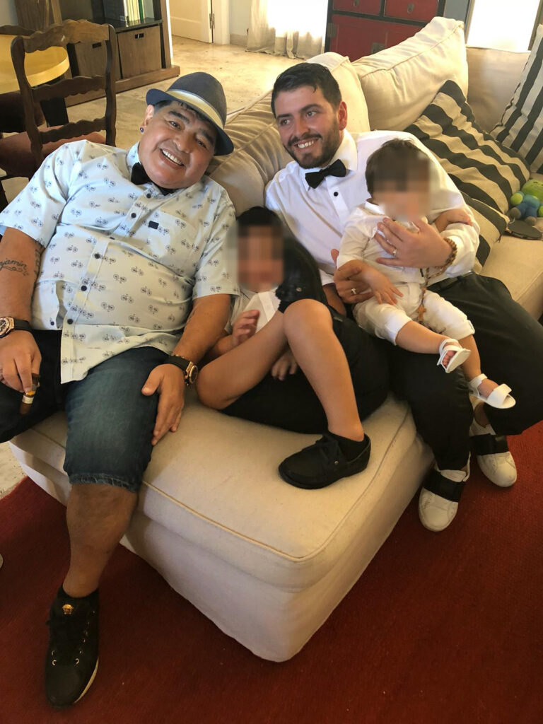 Maradona, con su hijo Diego Armando Maradona Sinagra y sus nietos