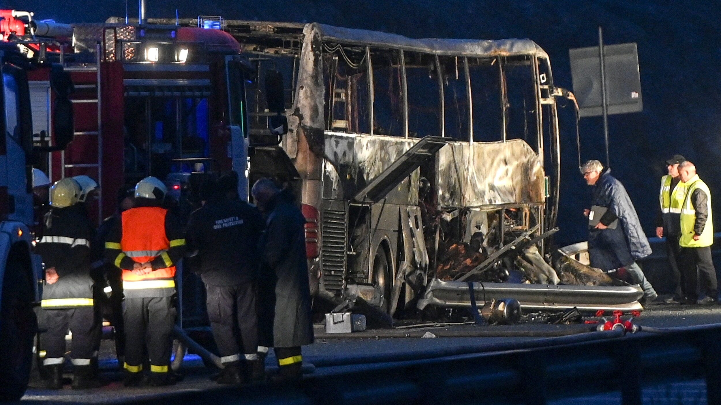 Mueren 46 personas al incendiarse un autobús en Bulgaria