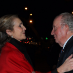 La Infanta Elena transmite al Rey el deseo del Emérito de pasar las Navidades en España