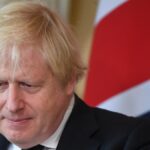 Reino Unido convoca una reunión "urgente" del G7 para tratar sobre la variante ómicron