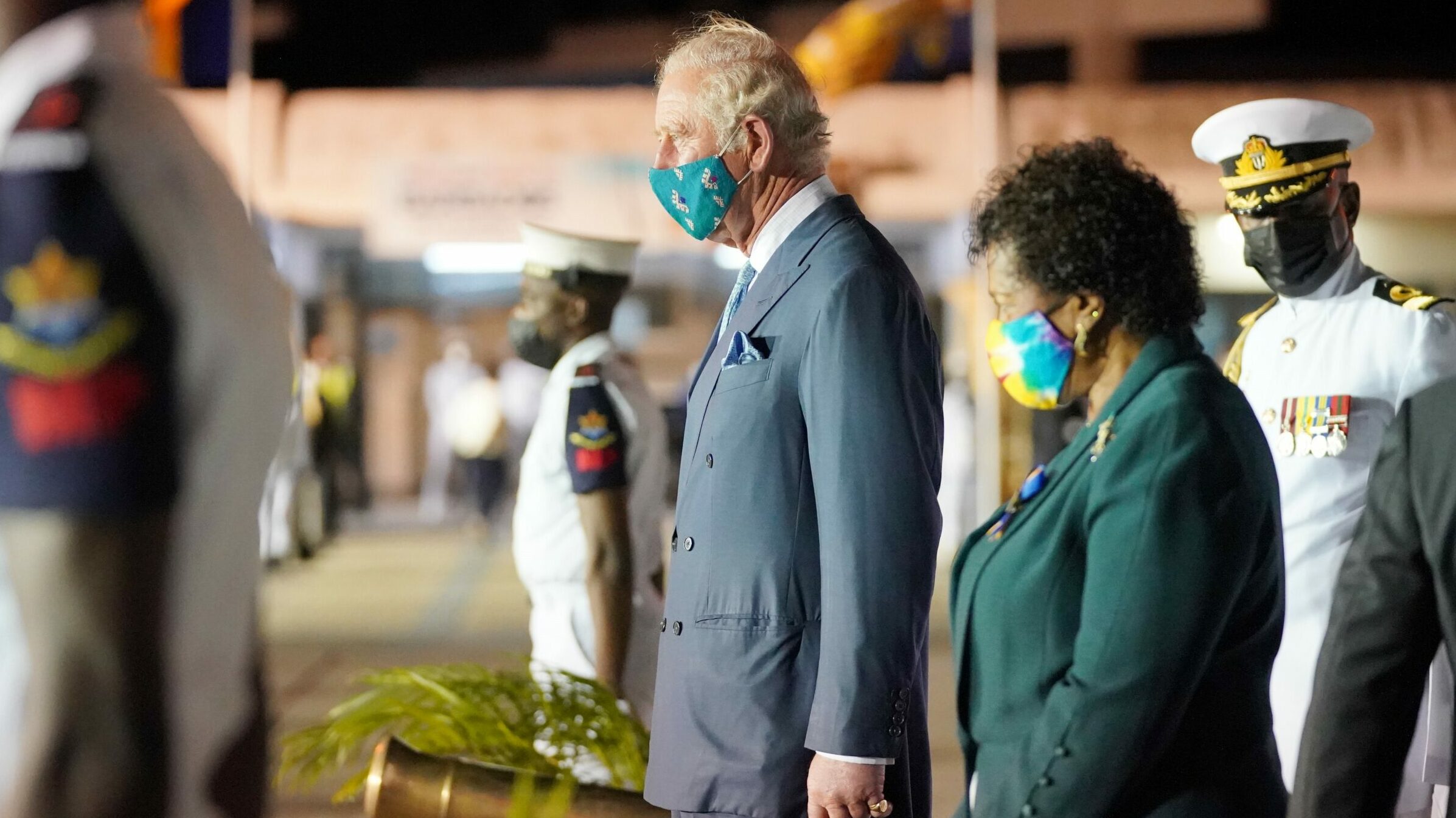 Barbados renuncia a Isabel II como reina y se convertirá en república a medianoche