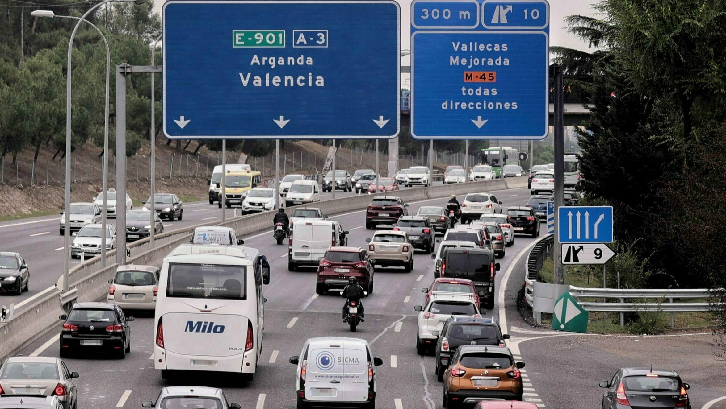 El tráfico en el puente de diciembre: las carreteras de Madrid comienzan a atascarse