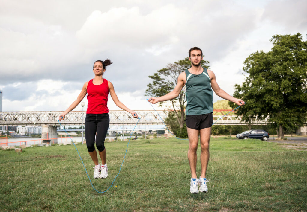Saltar a la cuerda, el ejercicio para adelgazar que quema más calorías que correr