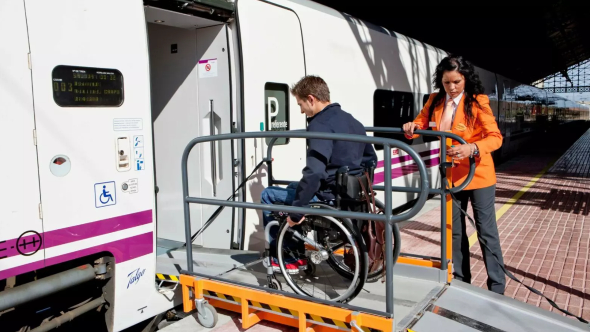 La odisea de coger un tren con discapacidad: el 42% de las estaciones no son accesibles