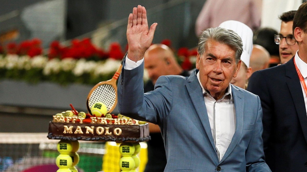Manolo Santana, de la pobreza como recogepelotas a pionero del tenis de masas en España