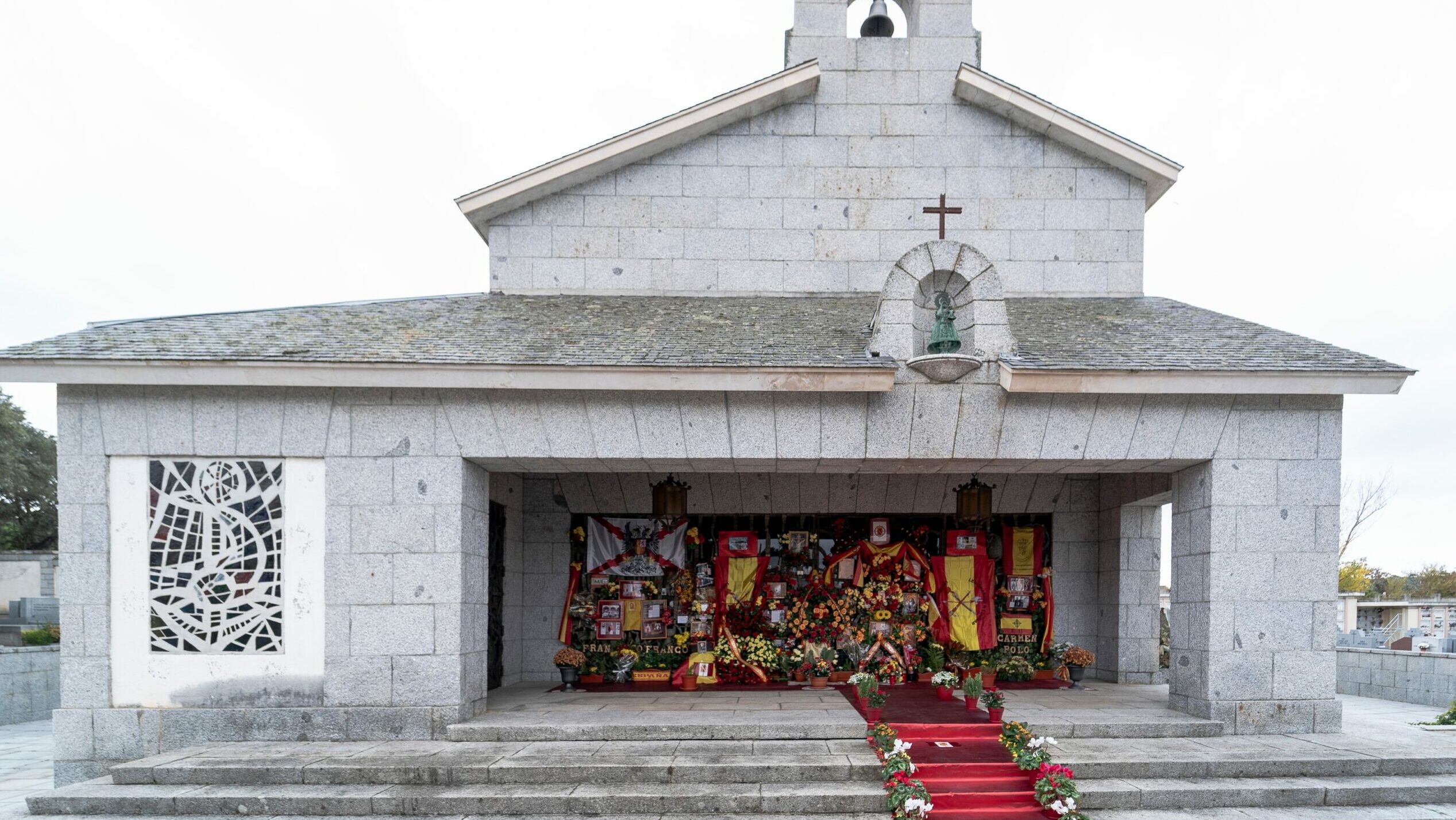 El Gobierno paga 750 euros al mes por el mantenimiento de la tumba de Franco en Mingorrubio