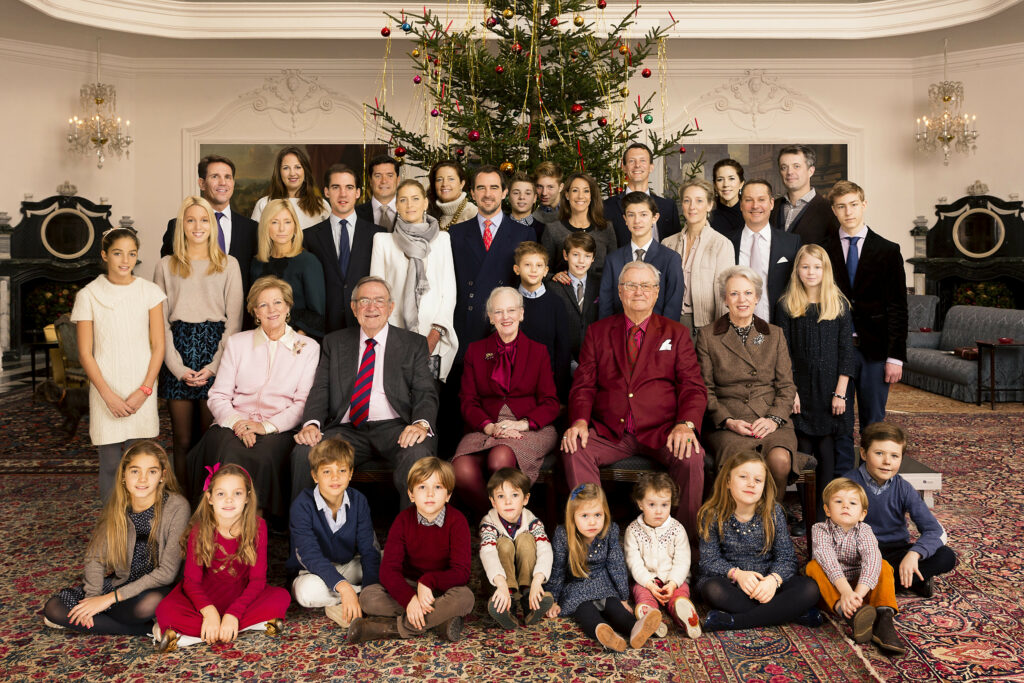 Postal de navidad de 2014 de los reyes de Grecia, con toda la familia al completo