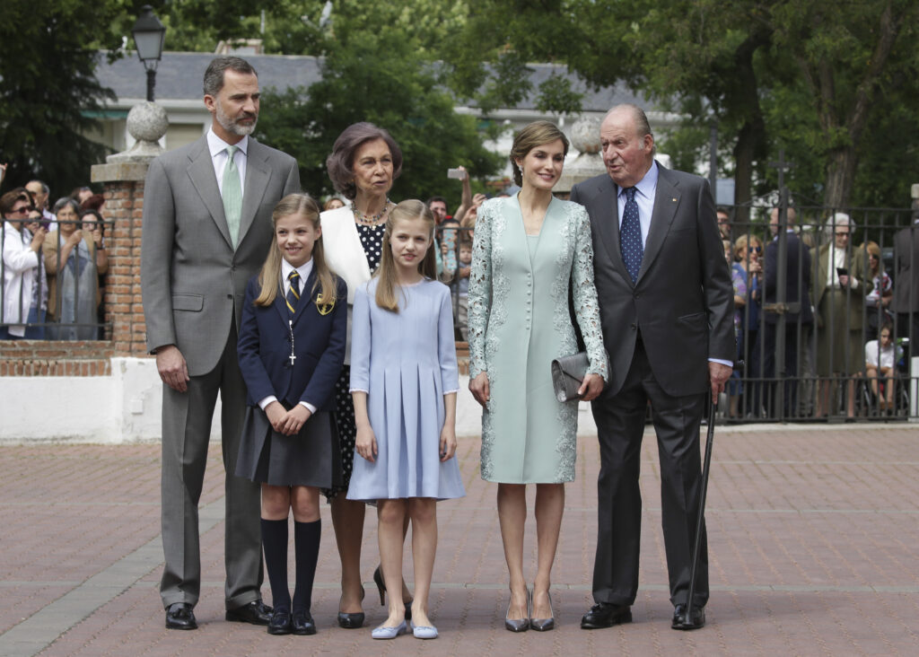 La familia real en la Primera Comunión de la infanta Sofía