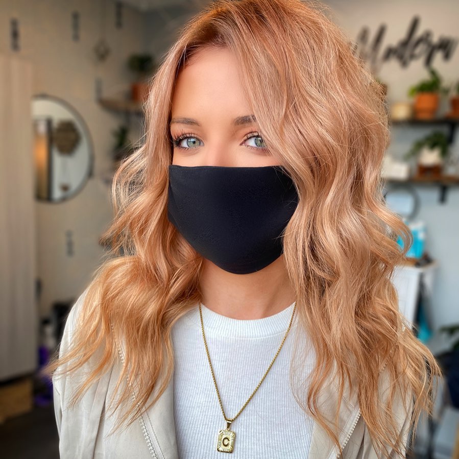 Color de pelo de moda en 2022: copper blonde