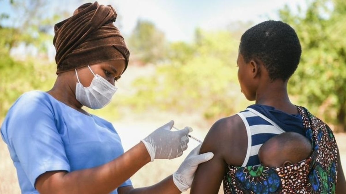 La OMS recomienda la cuarentena de 14 días y reitera la importancia de vacunar al 70% de la población mundial