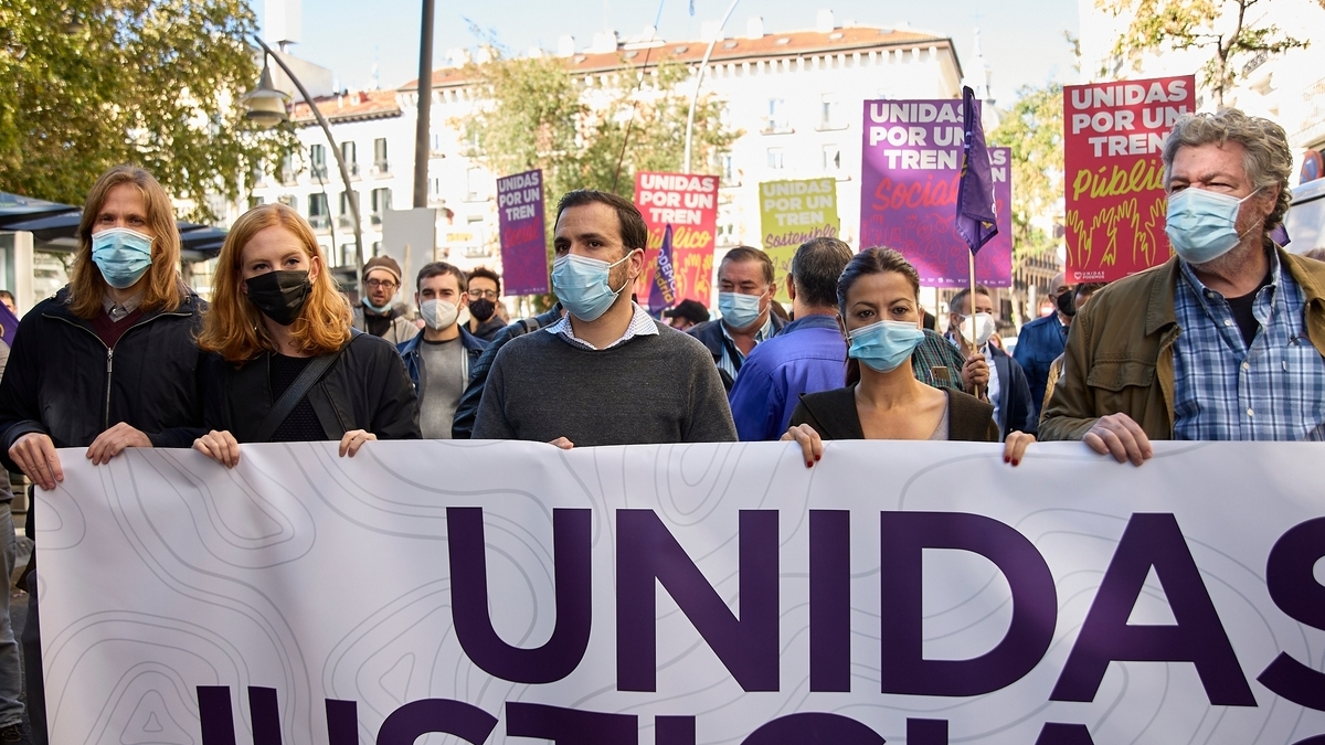(I-D) Pablo Fernández, Lilith Verstrynge, Alberto Garzón, Sira Rego y Juan López de Uralde, en una manifestación en Madrid el pasado 24 de octubre.