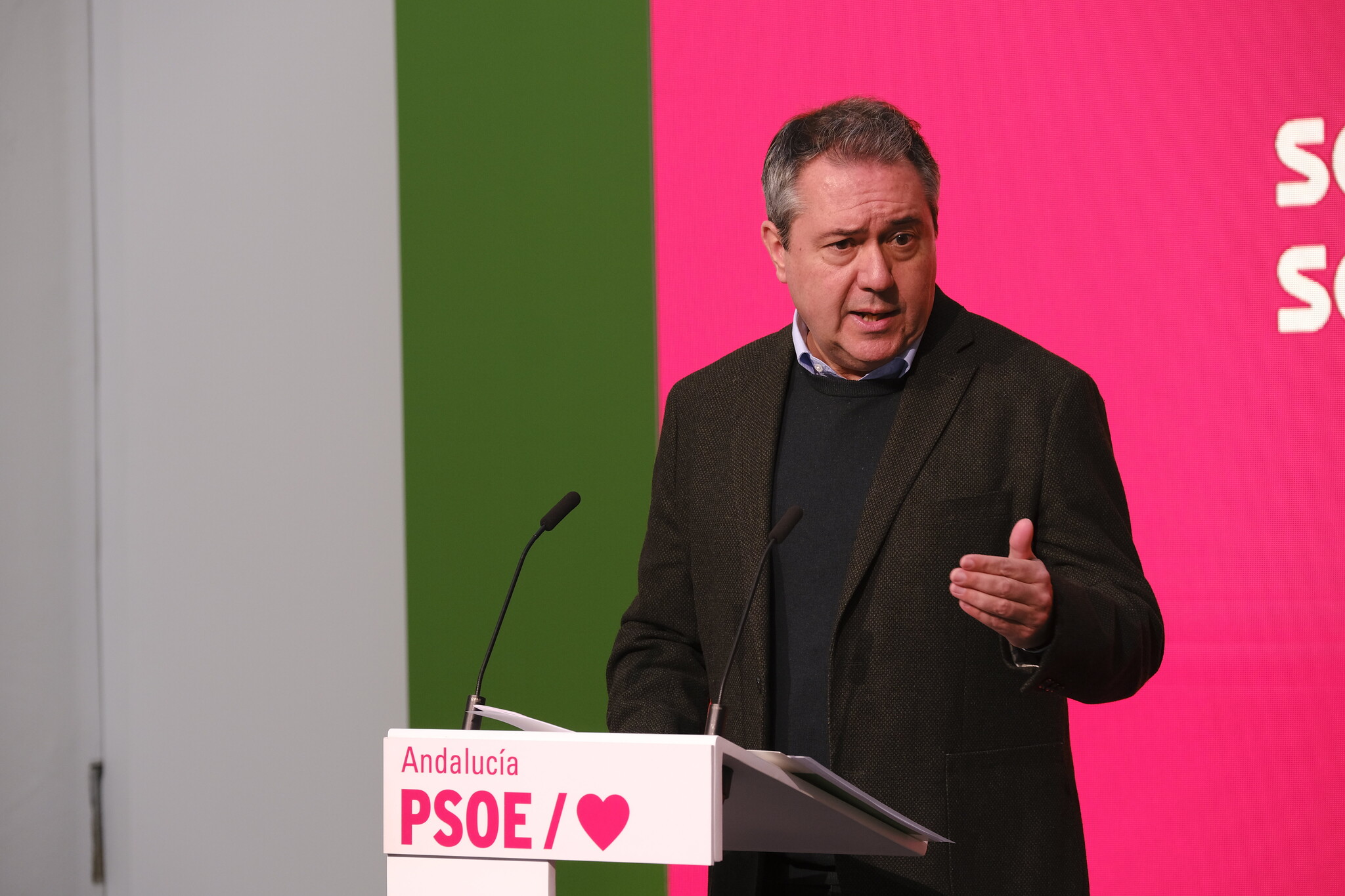 El líder del PSOE-A, Juan Espadas, este lunes en rueda de prensa. FOTO/ PSOE