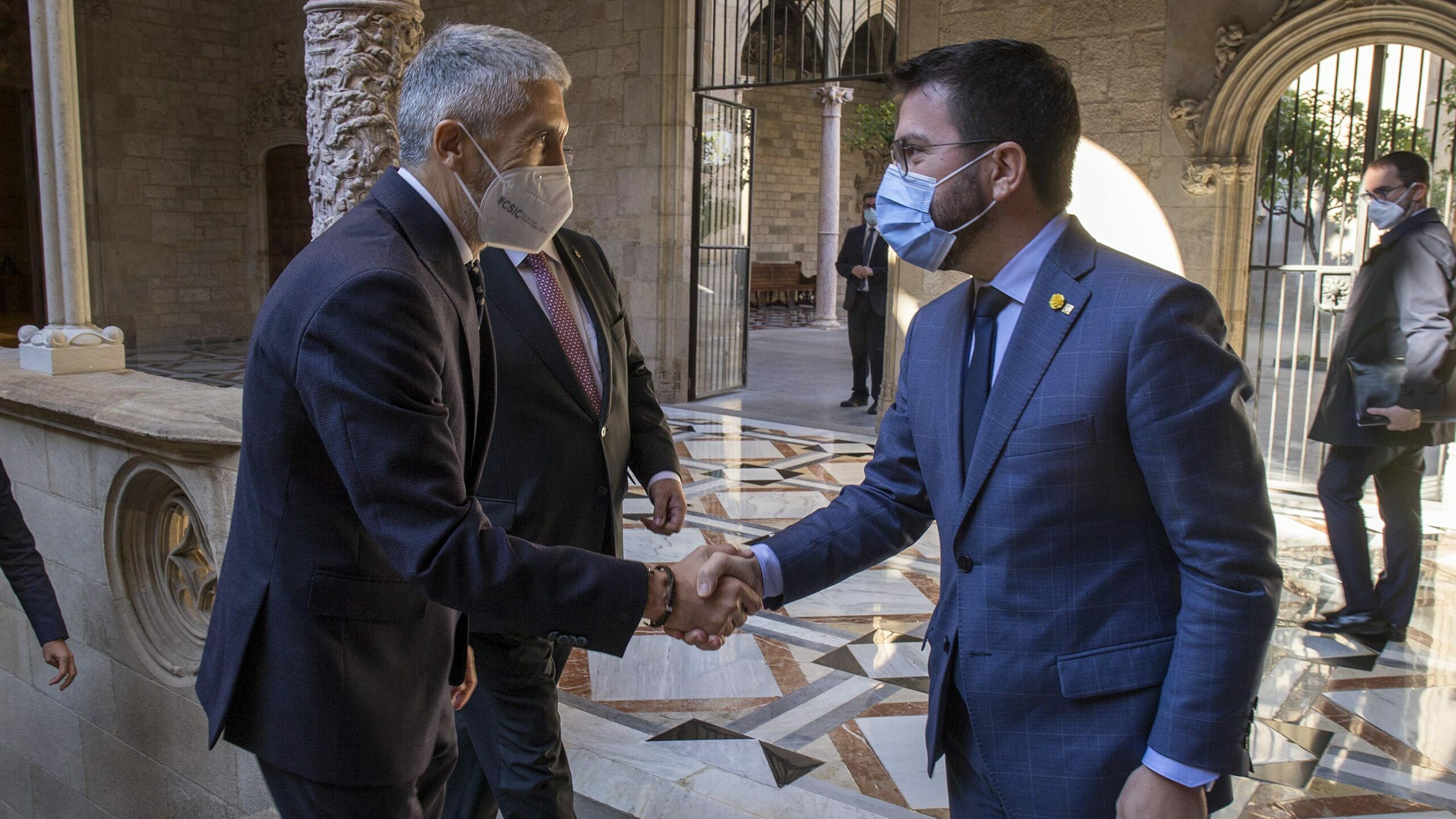 El ministro del Interior, Fernando Grande-Marlaska, y el presidente de Cataluña, Pere Aragonès, en el encuentro donde se abordó la situación de los Mossos d'Esquadra