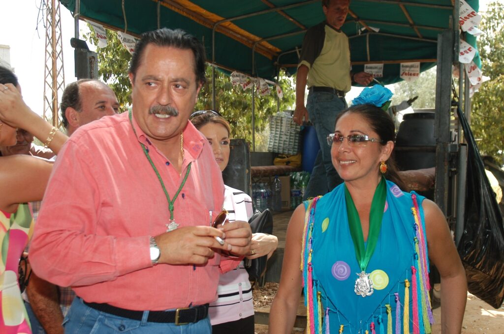 Julián Muñoz e Isabel Pantoja, en el camino del Rocío en 2003