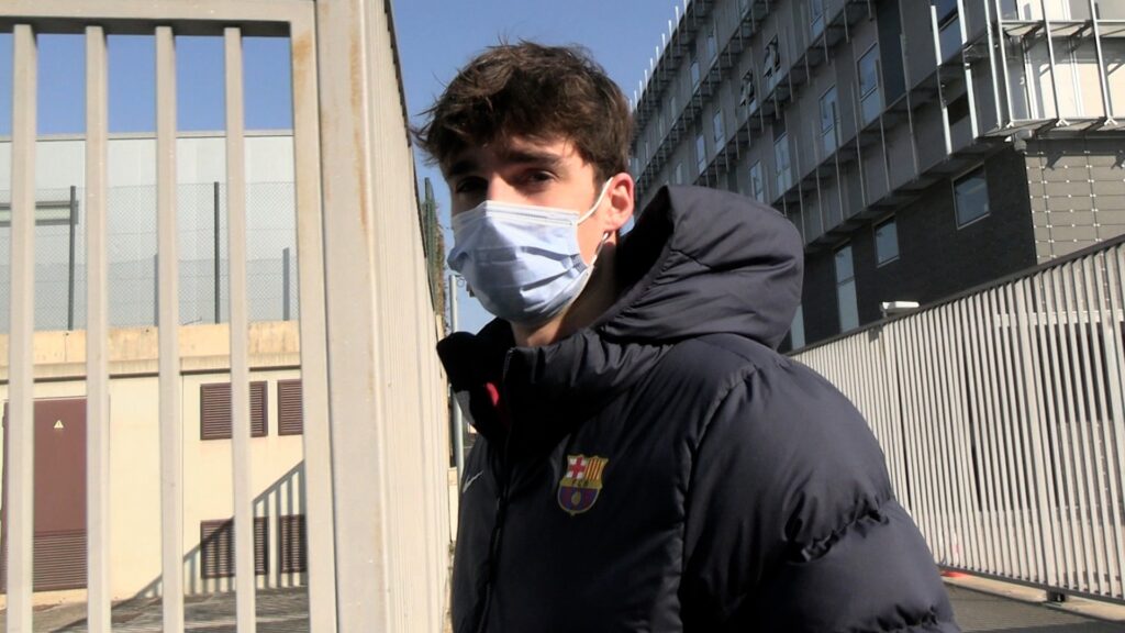 Pablo Urdangarin, llegando al entretamiento del FC Barcelona de balonmano