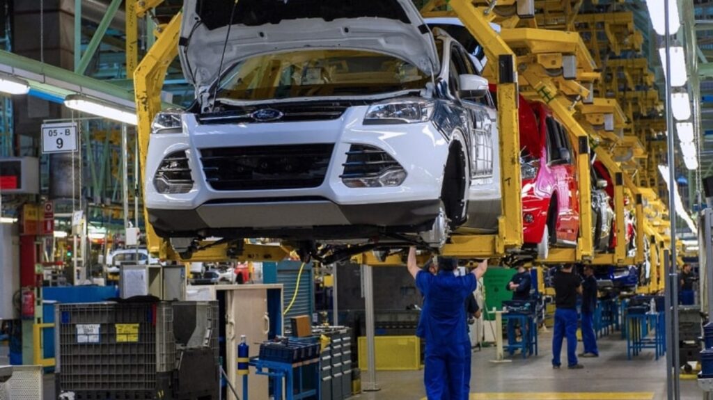 Ford Almussafes se enfrenta a otra elevada reducción de plantilla con la incertidumbre de la evolución del mercado