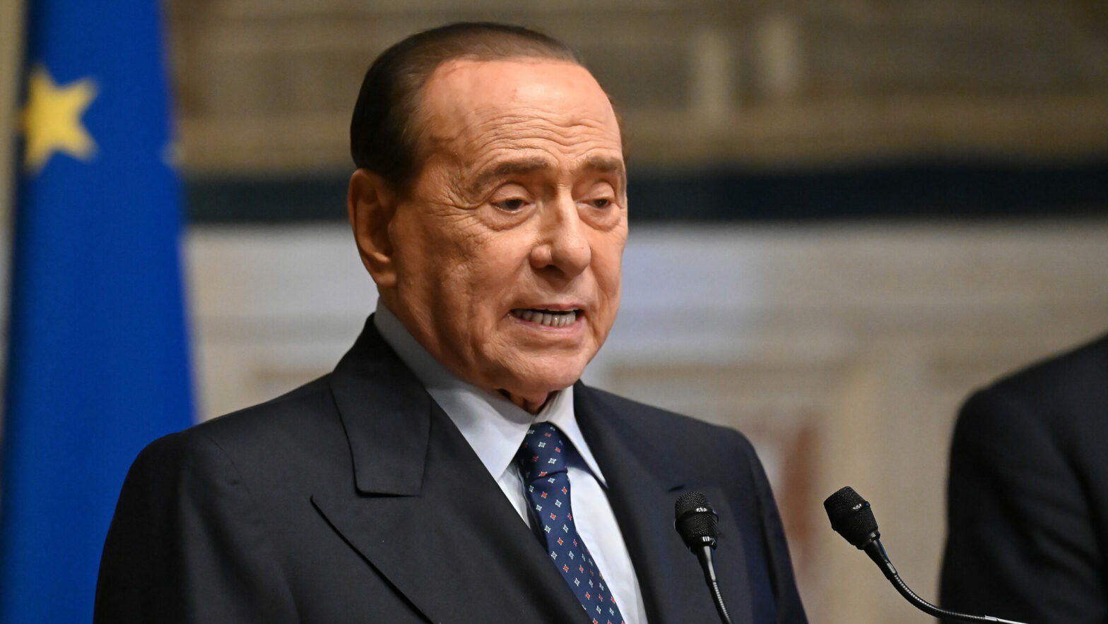 Silvio Berlusconi, hospitalizado en Milán una infección