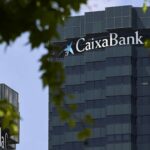 CaixaBank gana casi cuatro veces más por la fusión con Bankia y planea elevar el dividendo