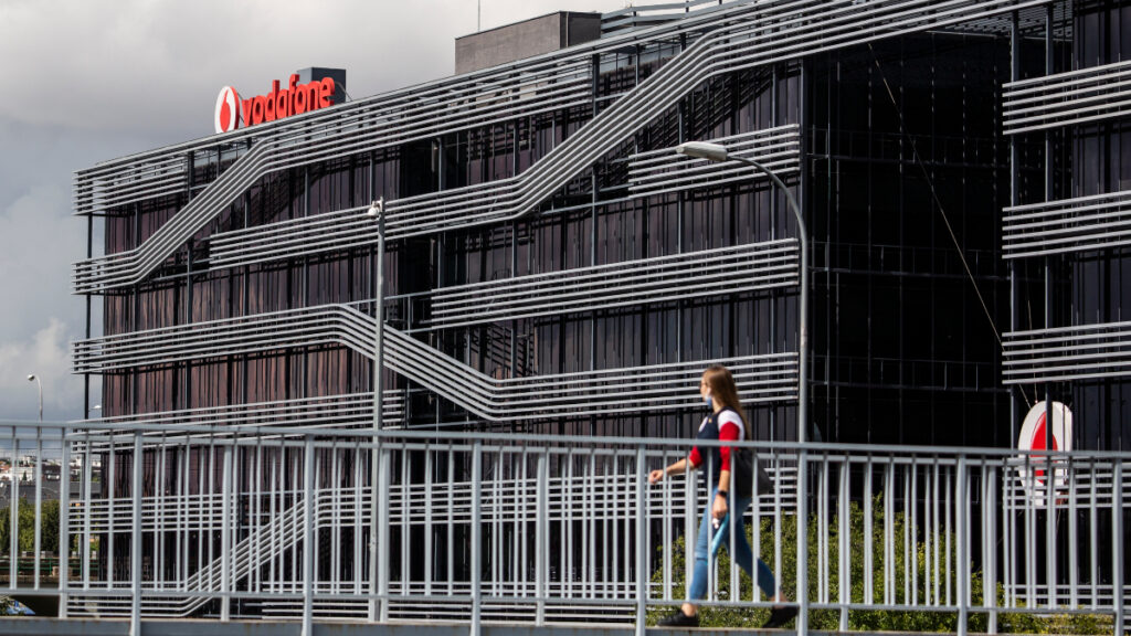 Vodafone acuerda la venta de su filial italiana  a Swisscom por 8.000 millones de euros
