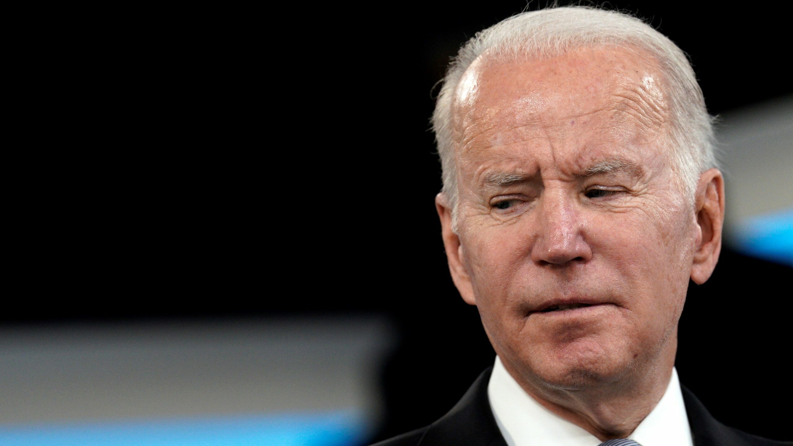 Biden pide a los estadounidenses que se vayan "ahora" de Ucrania