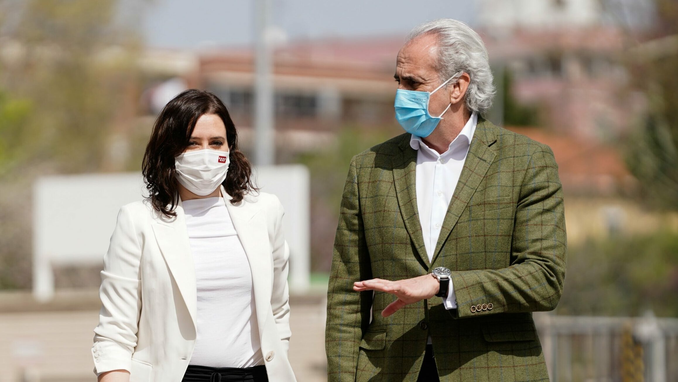 La presidenta de la Comunidad de Madrid, Isabel Díaz Ayuso, y el consejero de Sanidad, Enrique Ruiz Escudero.