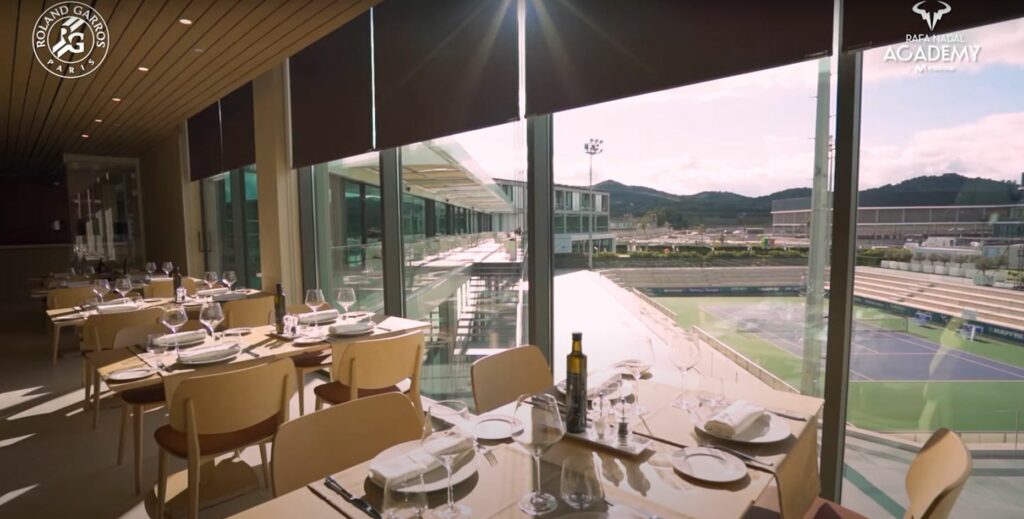 Rafa Nadal triunfa con su nuevo negocio: así es su restaurante ‘Roland Garros’