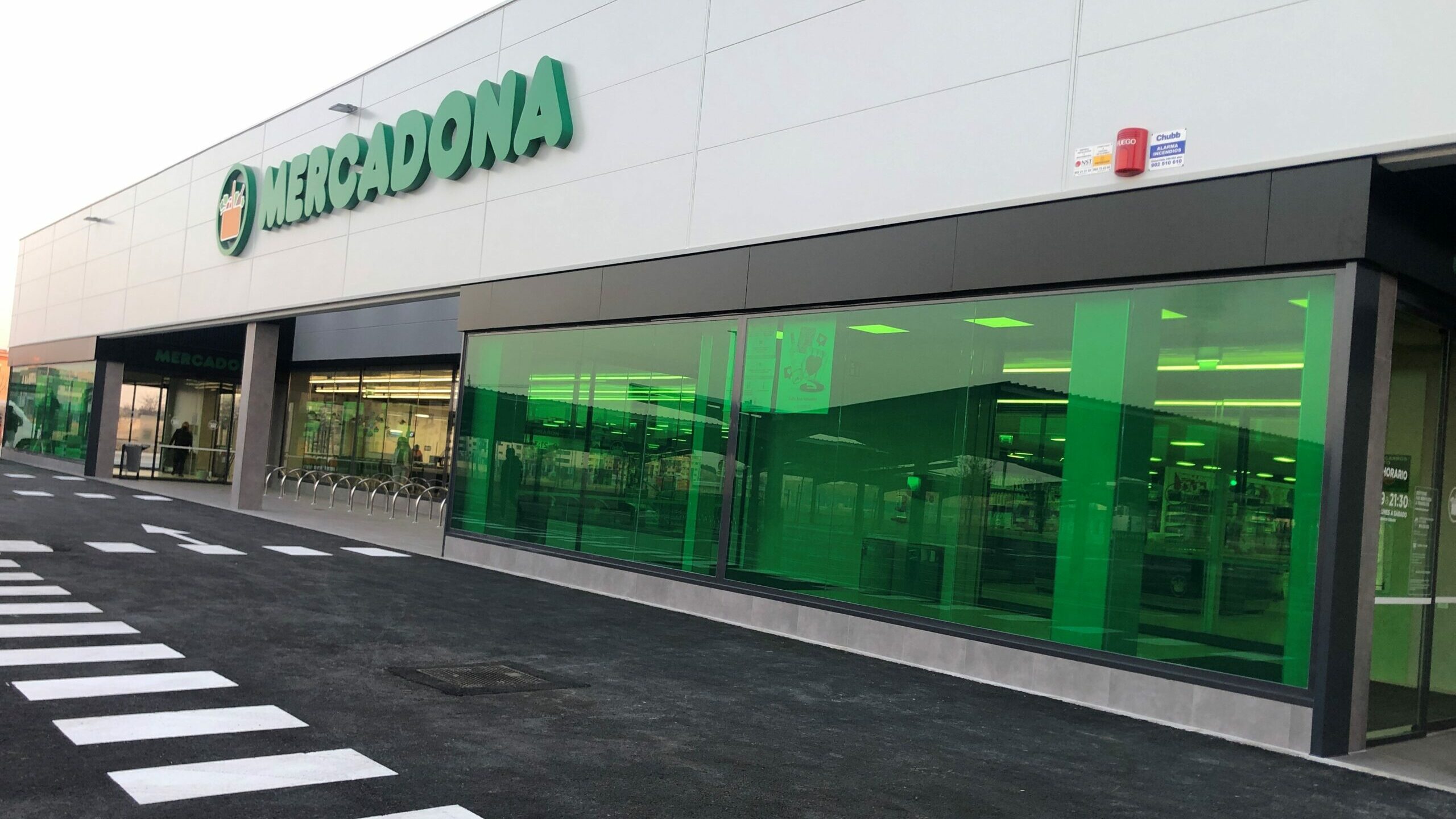 Mercadona desbanca a Inditex como primera empresa española entre los gigantes mundiales del 'retail'