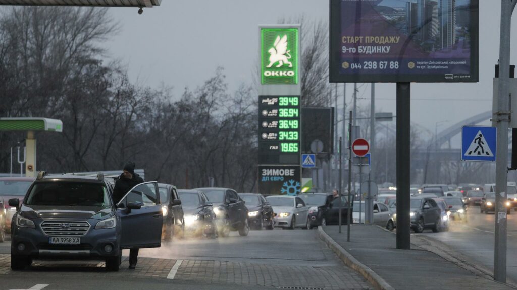Colas en las gasolineras de Kiev (Ucrania)
