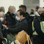 Albares pide a los 3.000 españoles salir "inmediatamente" de Rusia por el cierre del espacio aéreo