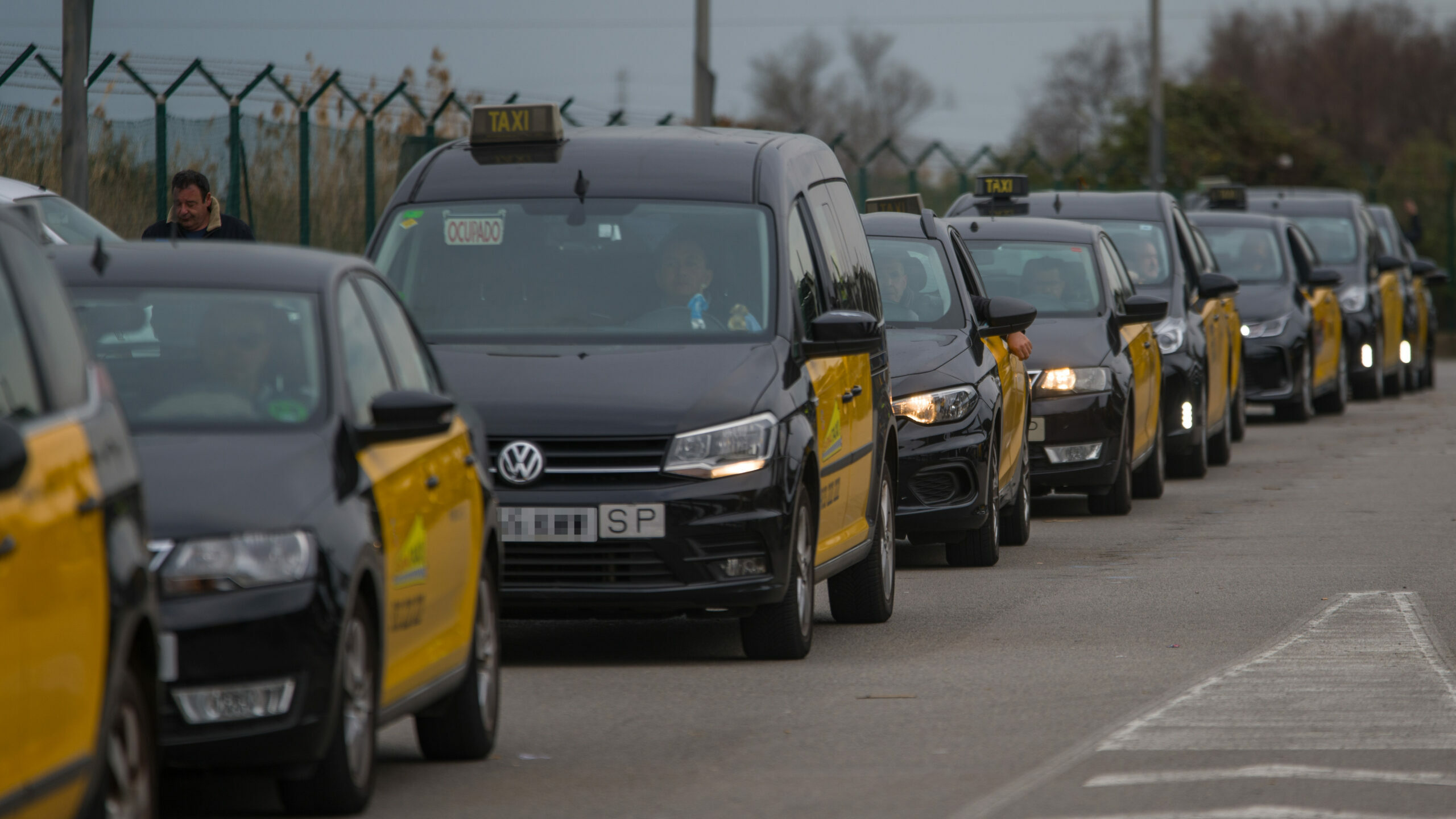 Los taxistas reclaman al Gobierno bonificaciones para todos los combustibles
