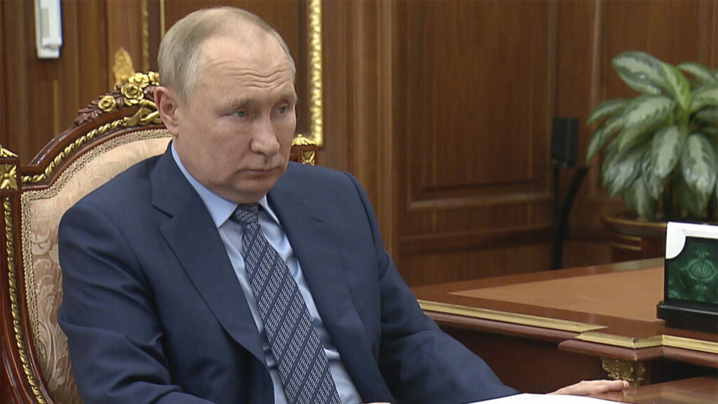 Putin amenaza con corta el gas a quien no pague en rublos pero permite pagar en euros a través del banco de Gazprom