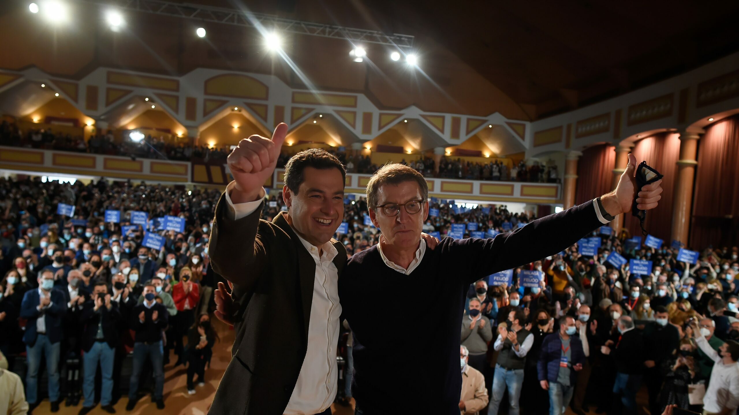 El presidente de la Junta de Andalucía, Juanma Moreno, junto a Alberto Núñez Feijóo en un acto reciente en Torremolinos. FOTO/ Europa Press