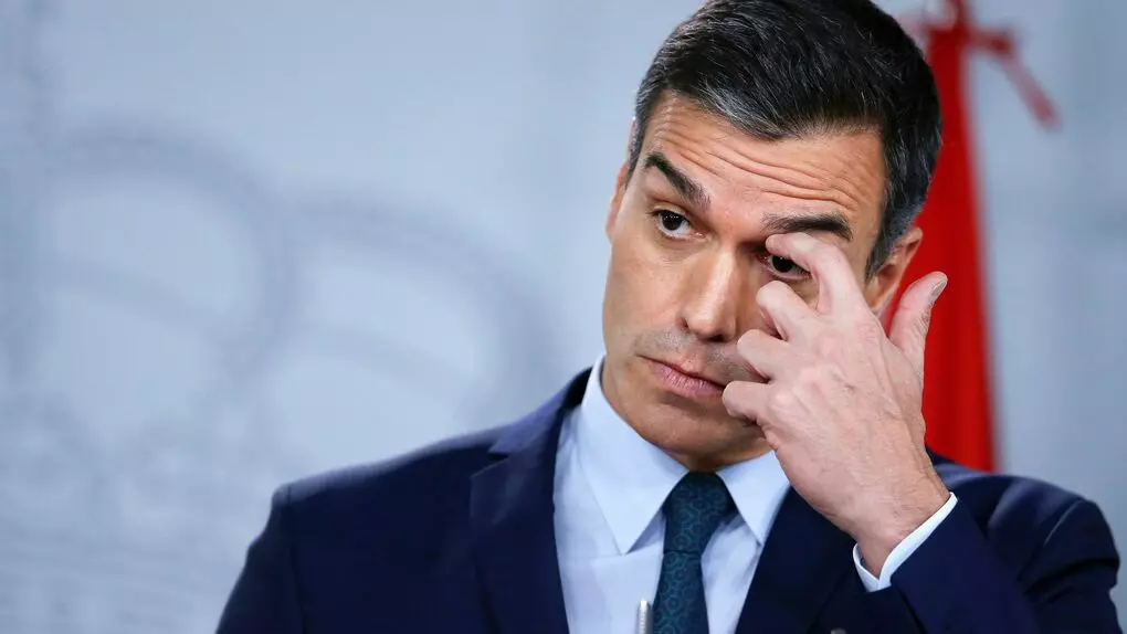 La espera de Sánchez para aplicar rebajas fiscales costará a los españoles 62,7 millones de IVA de combustibles