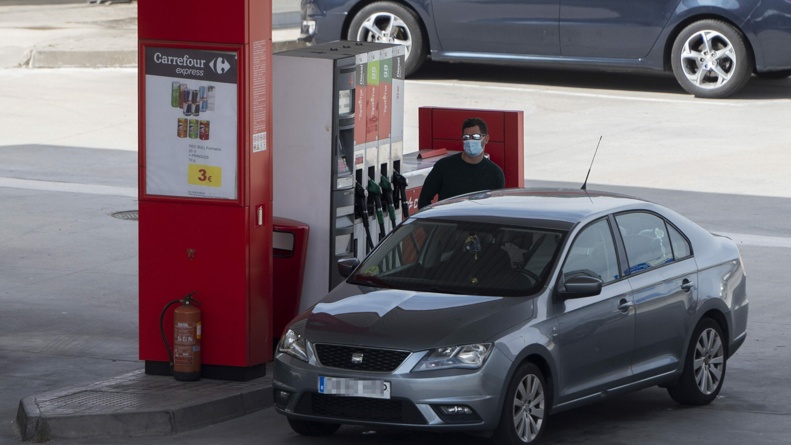 La rebaja de los carburantes del Gobierno enfrenta a las pequeñas gasolineras con Repsol, Cepsa y BP