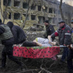 Una mujer embarazada que fue herida en el bombardeo a la maternidad Mariúpol ha perdido la vida, junto a su bebé.