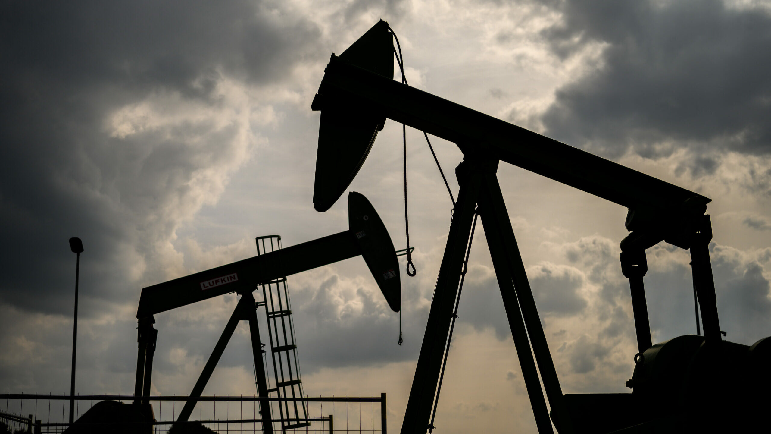 La subida del petróleo eleva la amenaza de estanflación