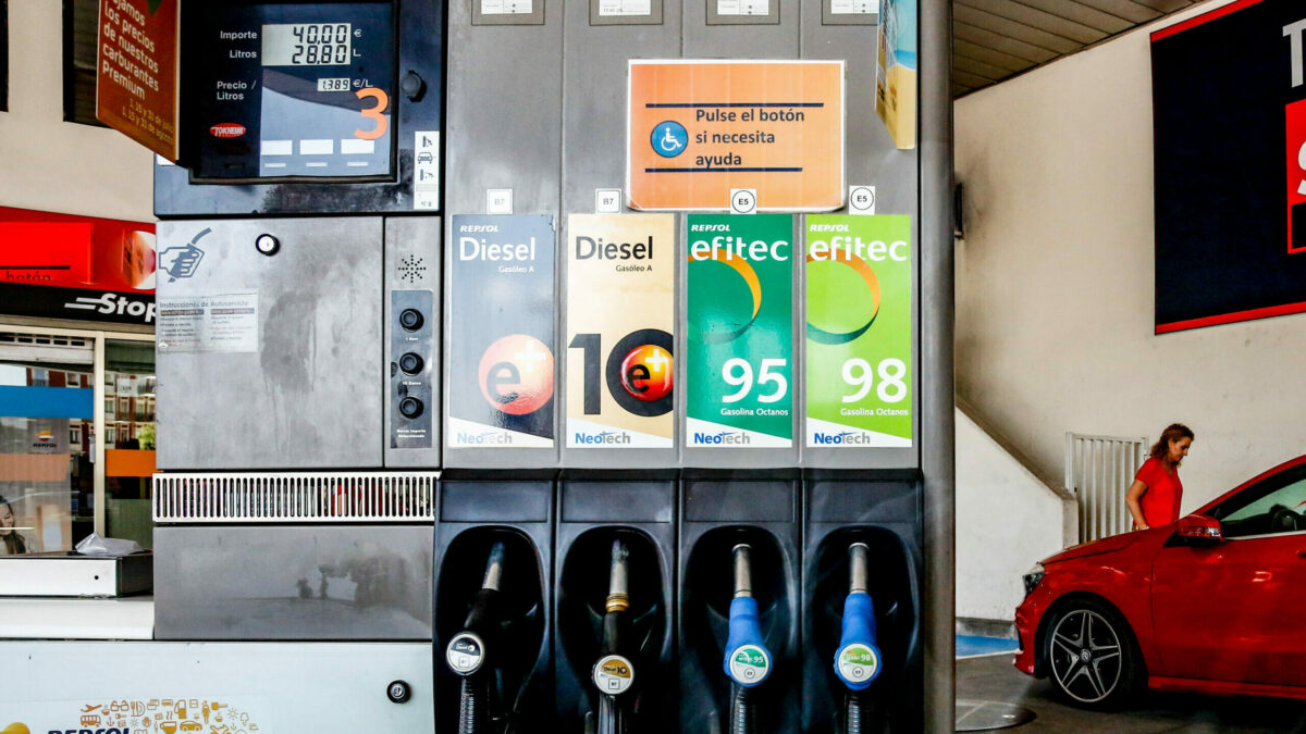 El diésel vuelve a ser igual de ‘barato’ que la gasolina aunque por poco tiempo