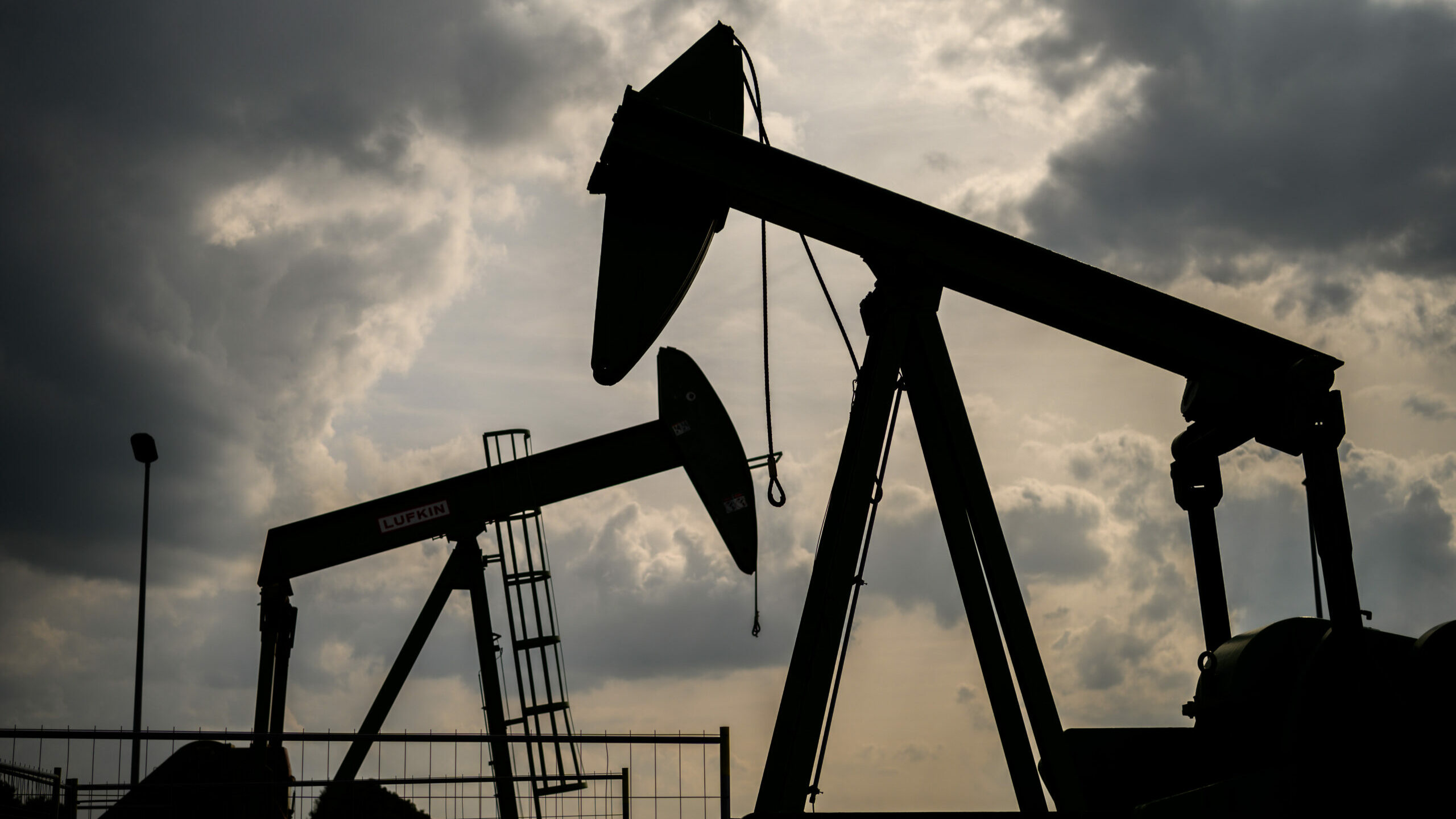 La OPEP y sus aliados, incluida Rusia, elevan la producción de crudo en 400.000 barriles diarios desde abril